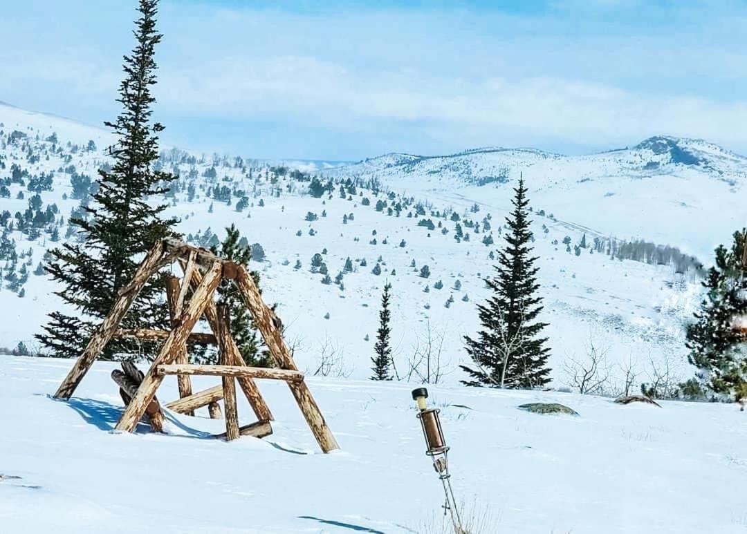 Red-Tail Roundhouse At 22 West Cabins And Recreation Hebron Luaran gambar