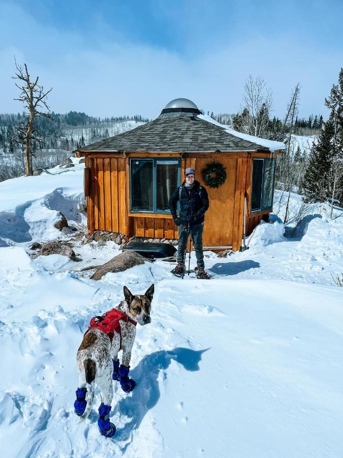 Red-Tail Roundhouse At 22 West Cabins And Recreation Hebron Luaran gambar