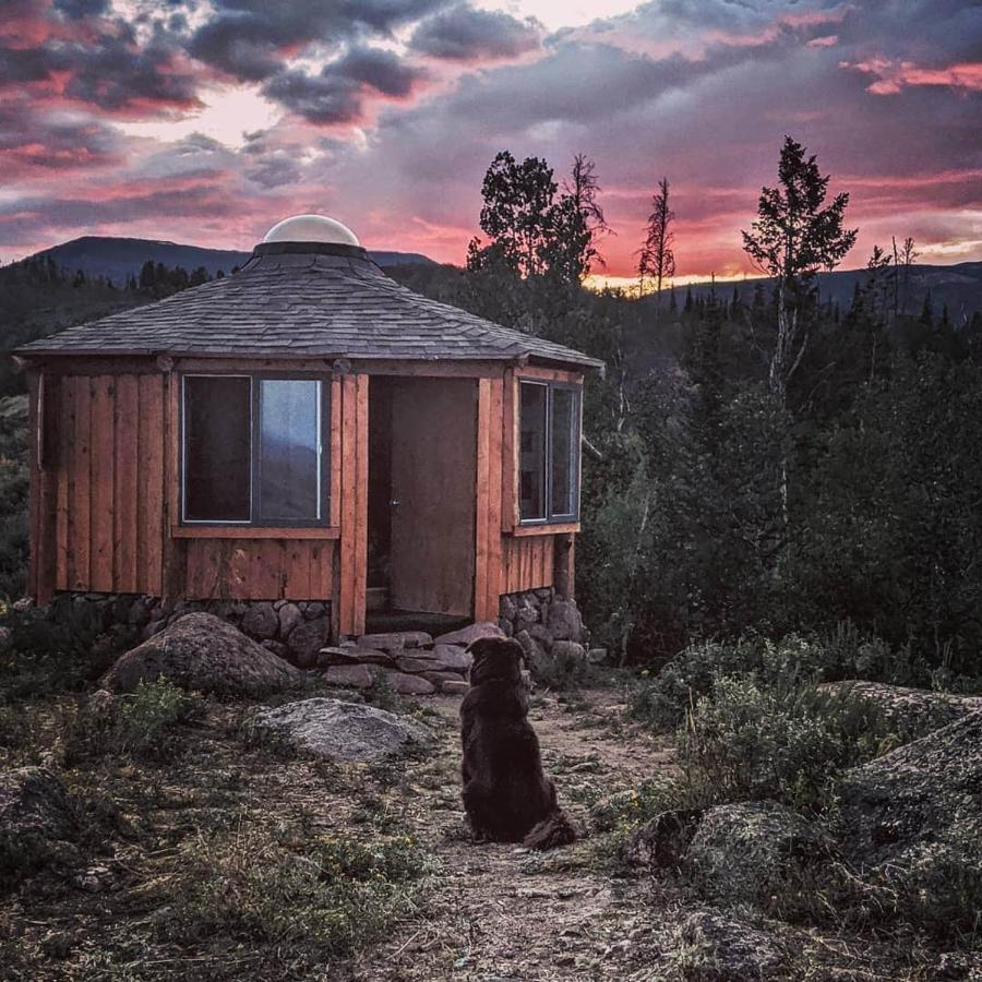 Red-Tail Roundhouse At 22 West Cabins And Recreation Hebron Luaran gambar