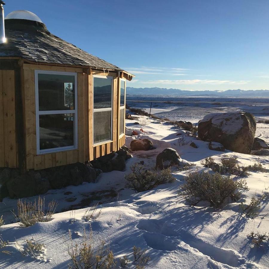 Red-Tail Roundhouse At 22 West Cabins And Recreation Hebron Luaran gambar