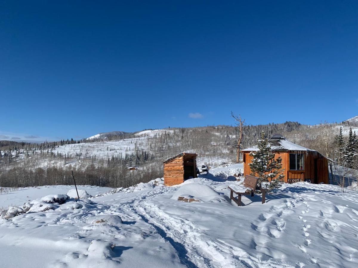 Red-Tail Roundhouse At 22 West Cabins And Recreation Hebron Luaran gambar