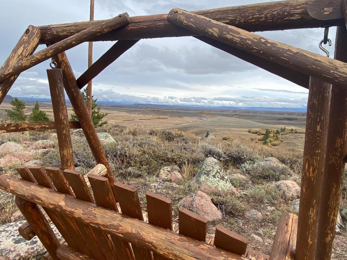 Red-Tail Roundhouse At 22 West Cabins And Recreation Hebron Luaran gambar