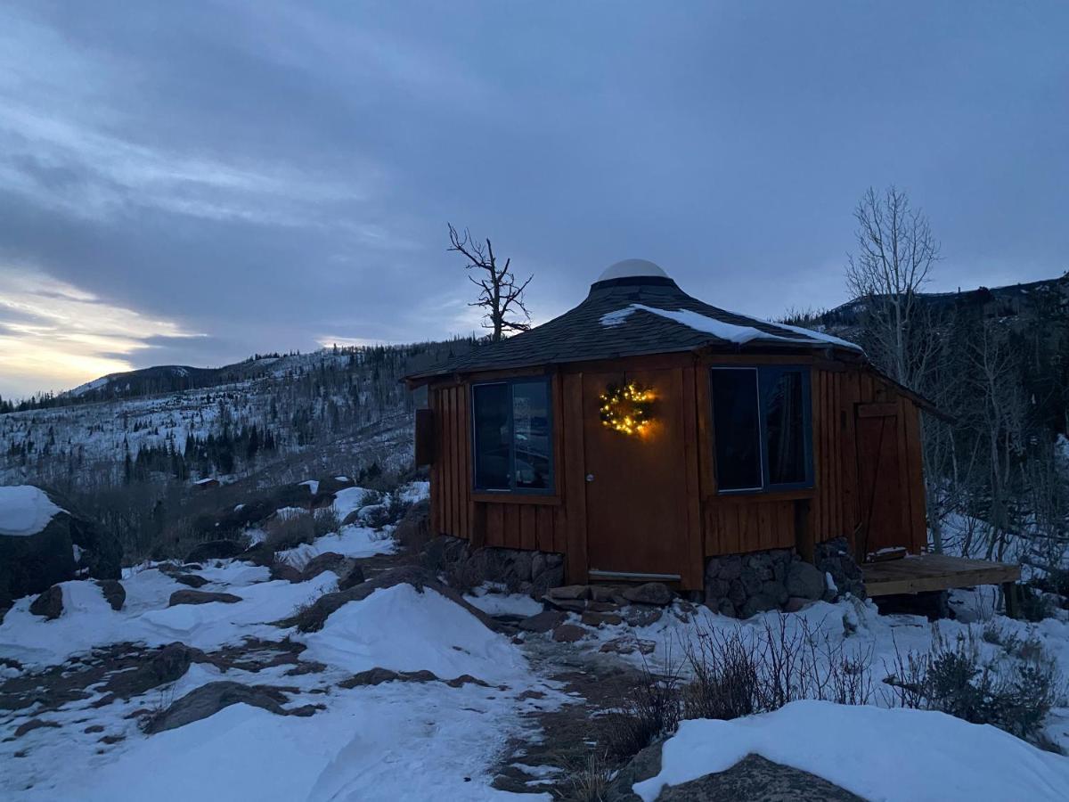 Red-Tail Roundhouse At 22 West Cabins And Recreation Hebron Luaran gambar