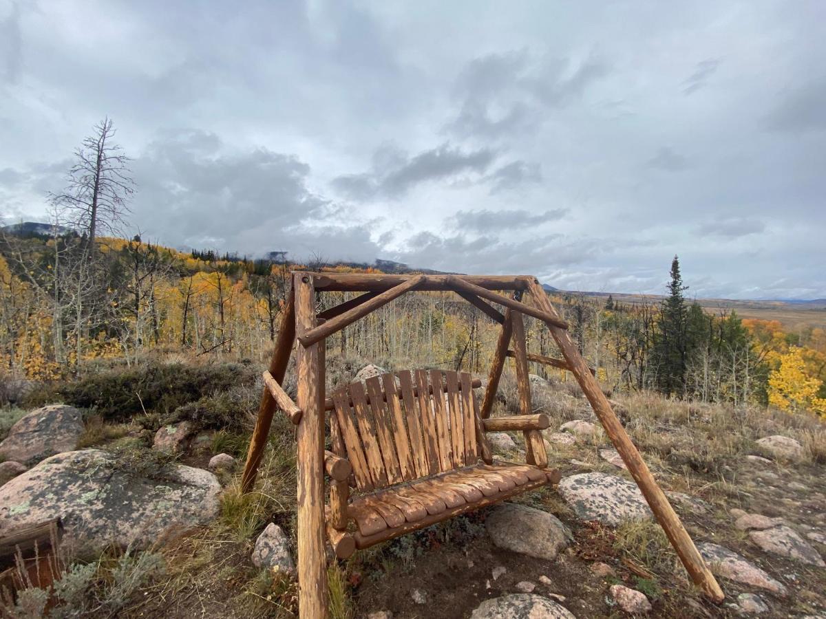 Red-Tail Roundhouse At 22 West Cabins And Recreation Hebron Luaran gambar