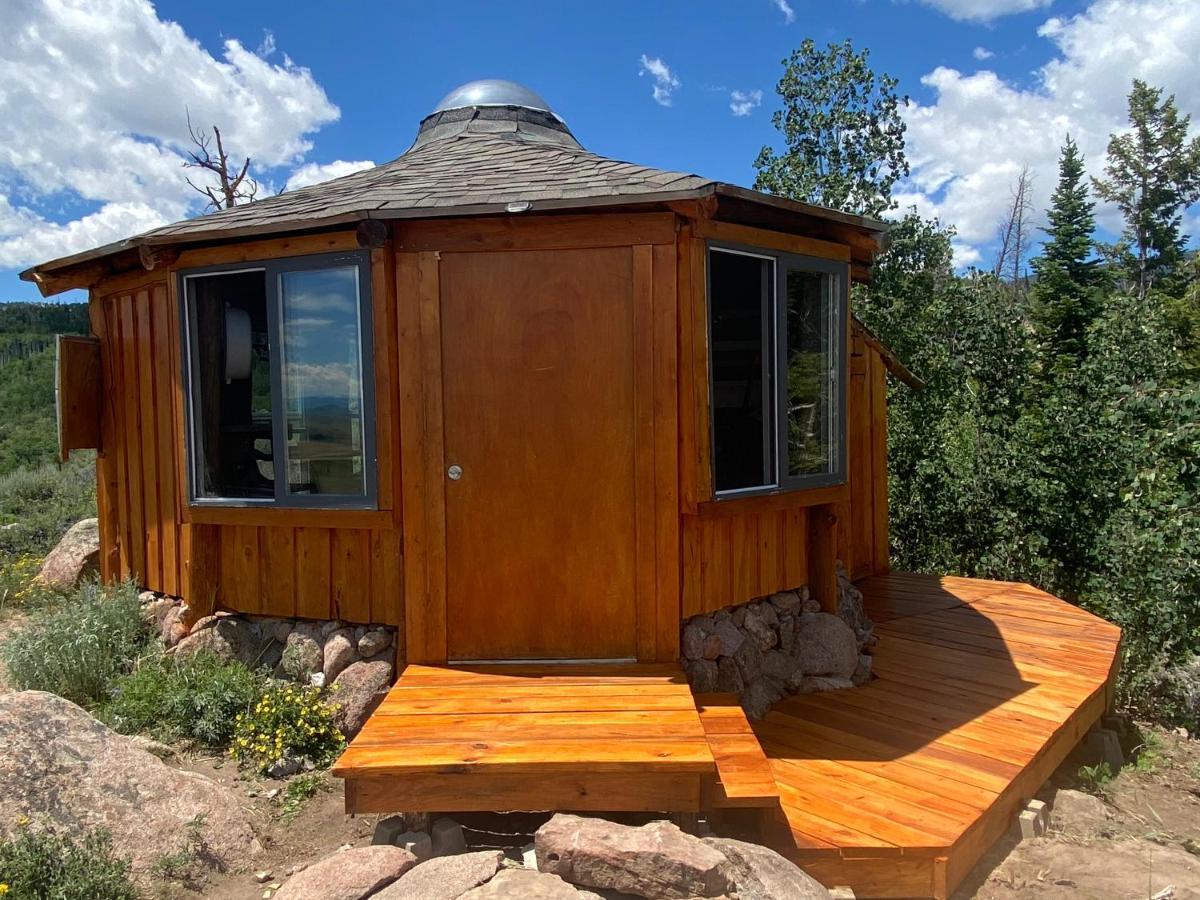 Red-Tail Roundhouse At 22 West Cabins And Recreation Hebron Luaran gambar