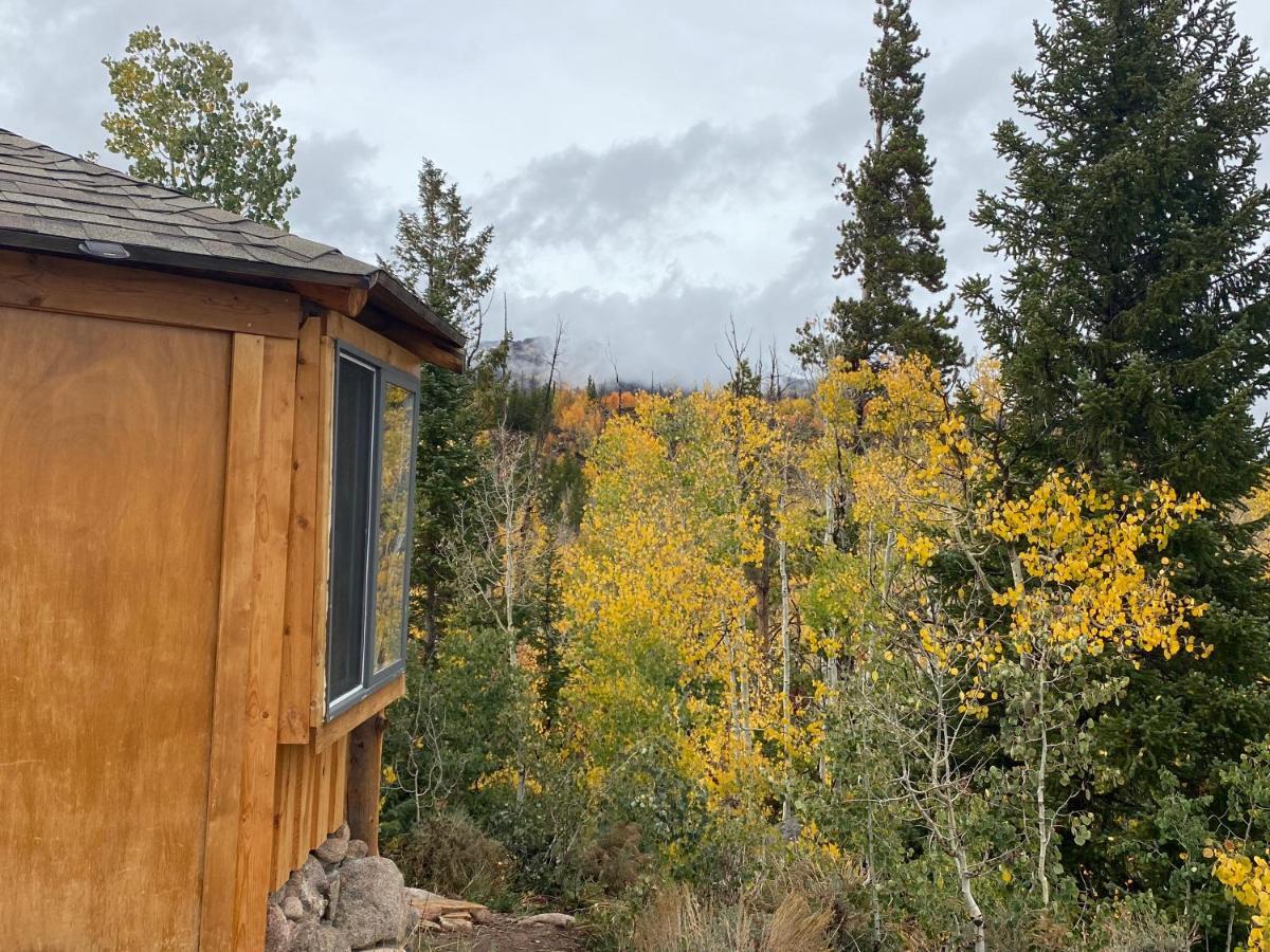 Red-Tail Roundhouse At 22 West Cabins And Recreation Hebron Luaran gambar