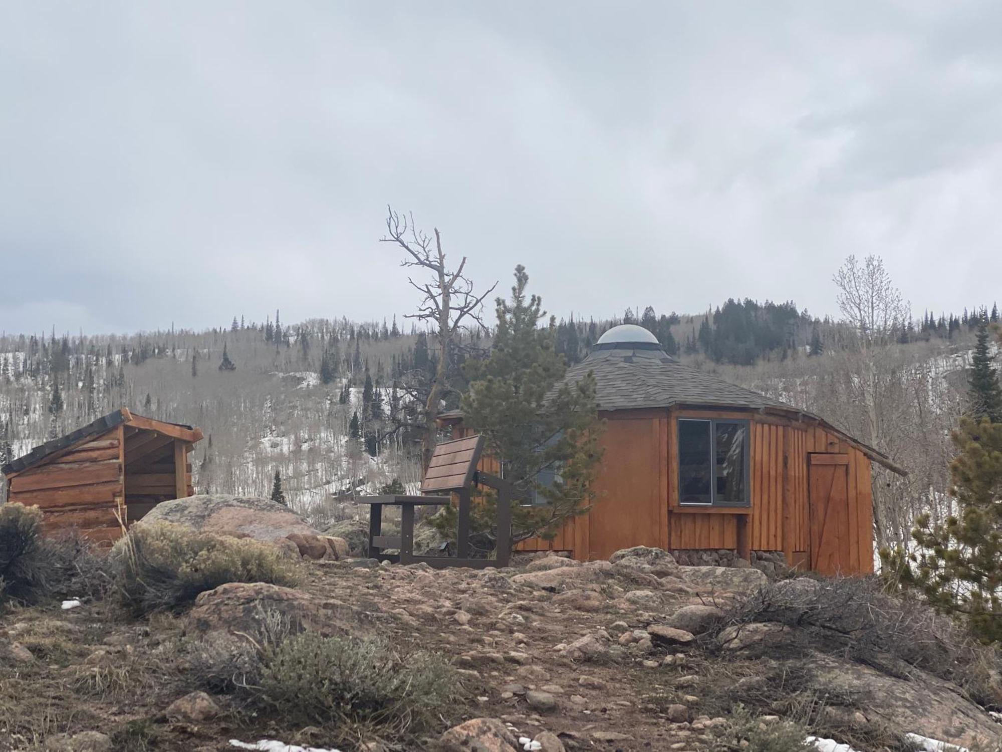 Red-Tail Roundhouse At 22 West Cabins And Recreation Hebron Luaran gambar