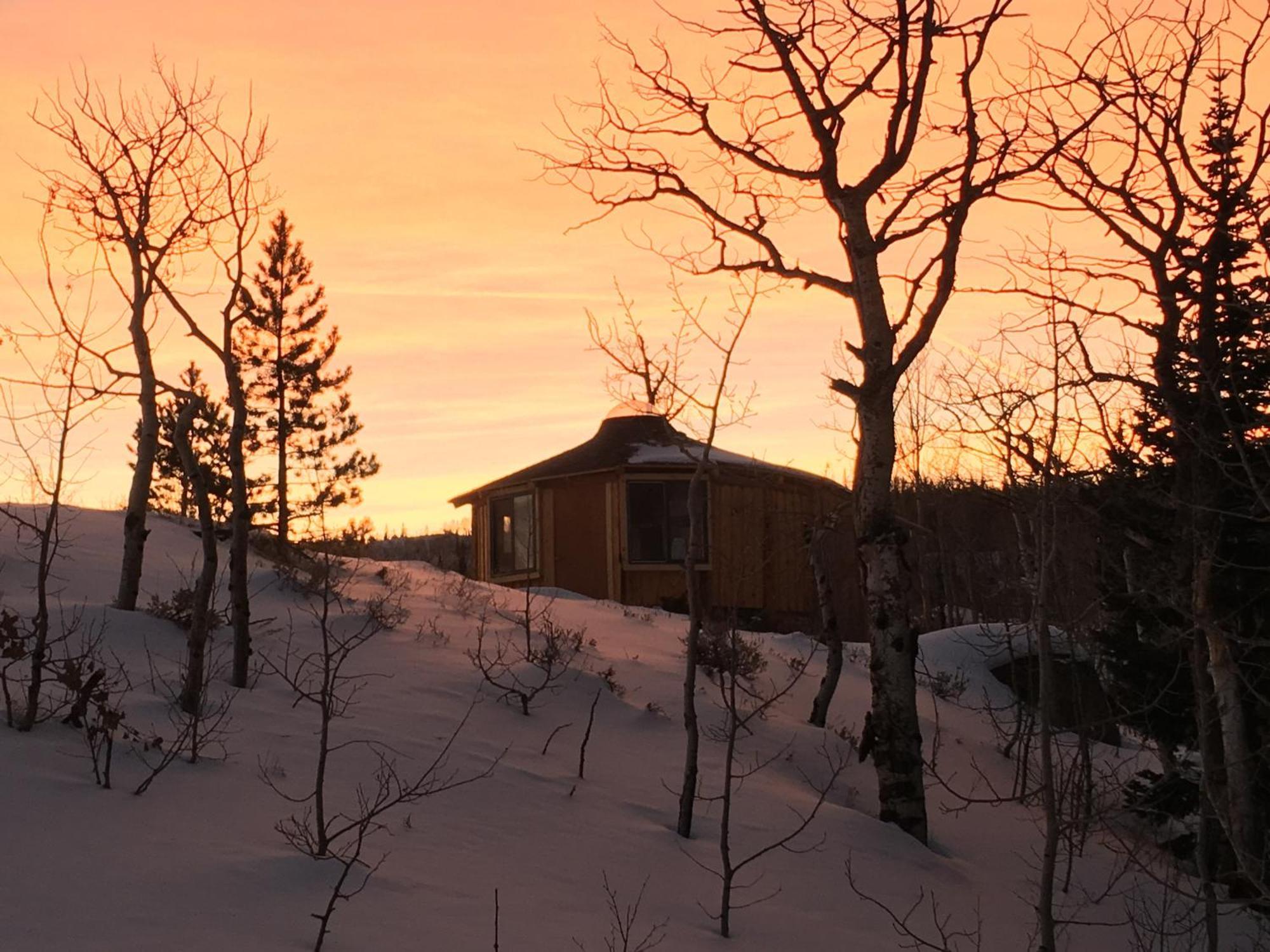 Red-Tail Roundhouse At 22 West Cabins And Recreation Hebron Luaran gambar